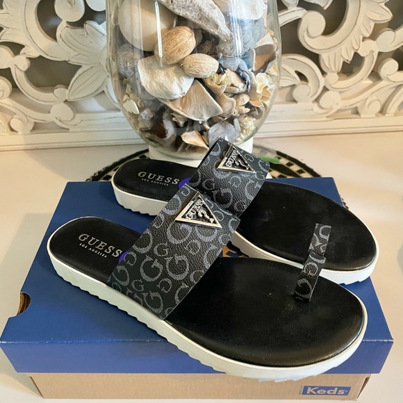 Guess Sandalsđź–¤NWT - Picture 2 of 6